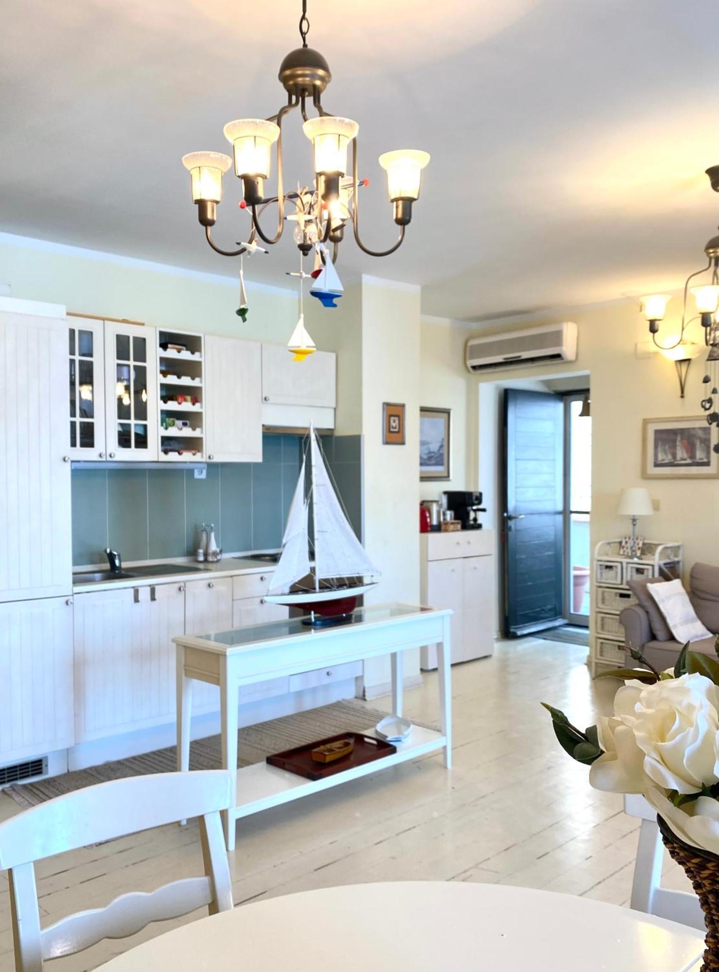 Apartment Tri Kiparisa Tivat Exterior photo